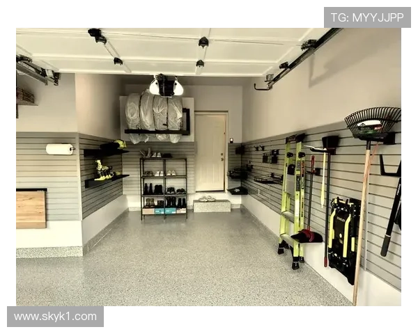 维纳斯·威廉姆斯凌晨四点喝冰美式练发球，家里车库改成了健身房？