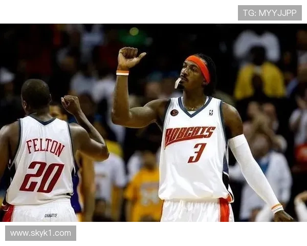 杰拉德·华莱士在挡拆中制造错位提升中距效率明显