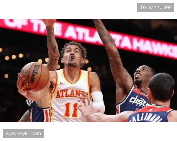 特雷·杨突破拉开空间助队逆转，关键时刻效率超越东契奇